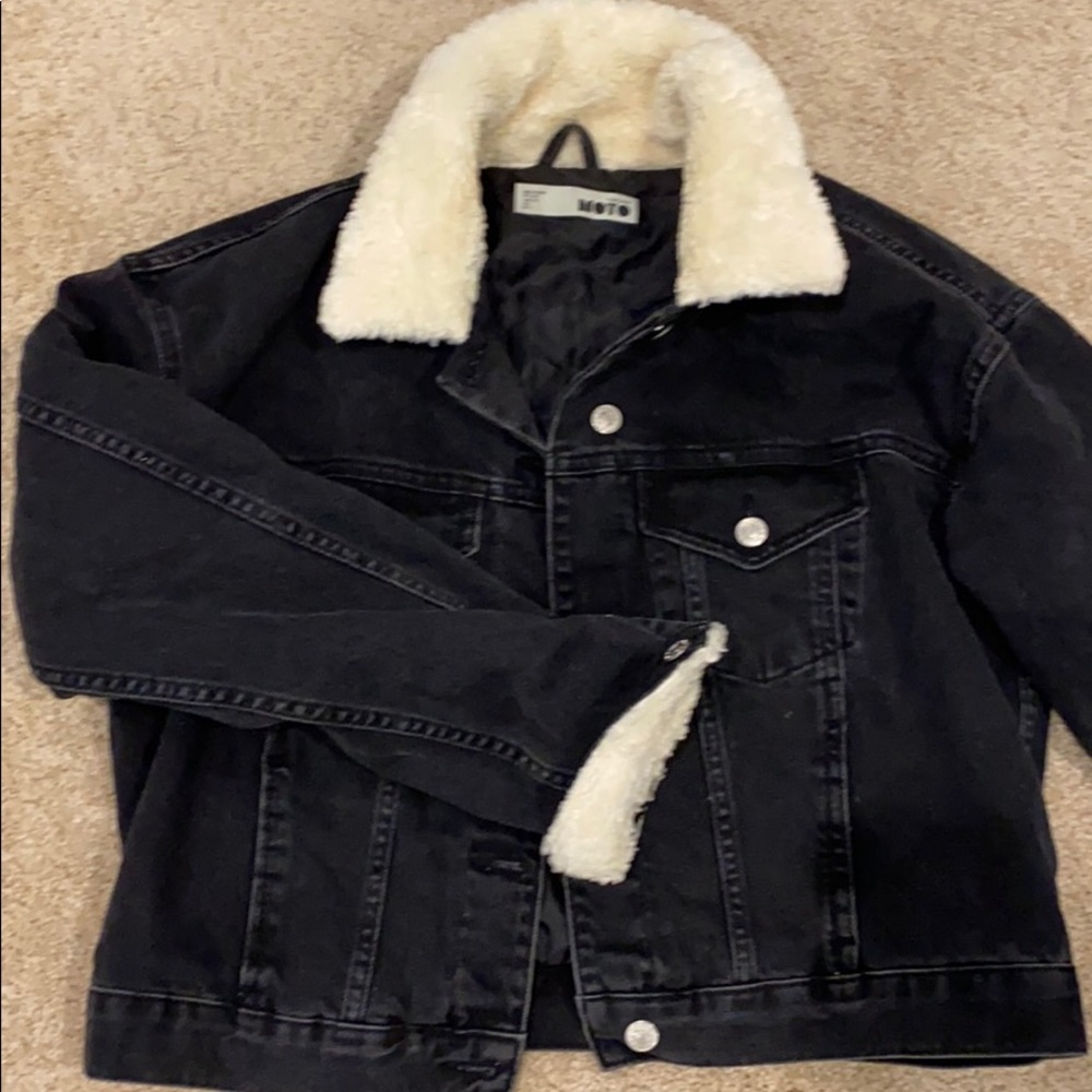Black jean jacket with fuzzy collar